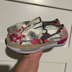 Uubaris Floral Pink and Gray loafers Size 10 New
